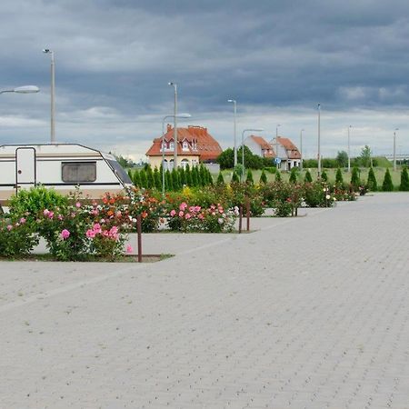 Hotel Rozsa Csarda Bungalow & Caravan Park هيجيشالوم المظهر الخارجي الصورة
