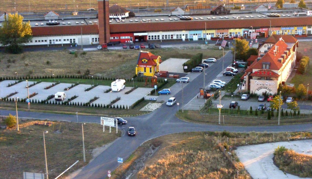 Hotel Rozsa Csarda Bungalow & Caravan Park هيجيشالوم المظهر الخارجي الصورة