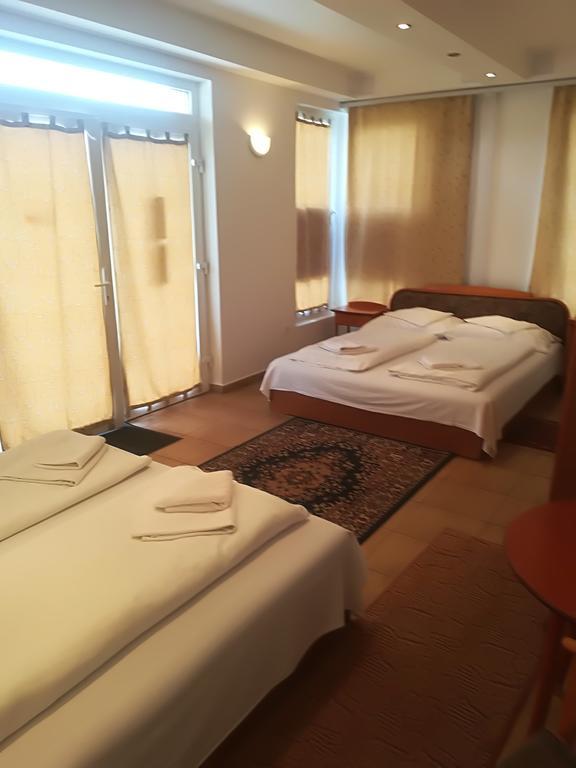 Hotel Rozsa Csarda Bungalow & Caravan Park هيجيشالوم المظهر الخارجي الصورة