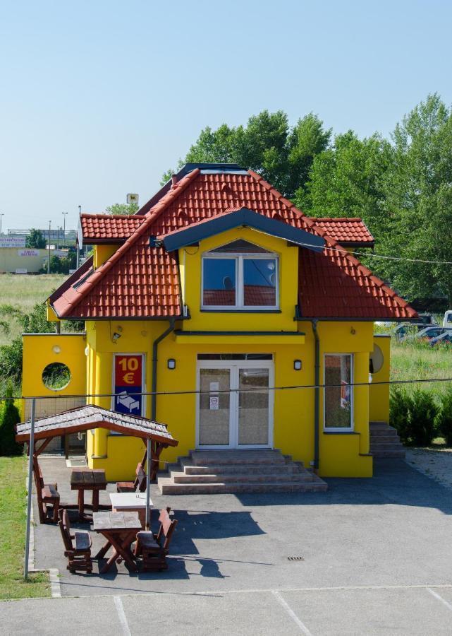 Hotel Rozsa Csarda Bungalow & Caravan Park هيجيشالوم المظهر الخارجي الصورة